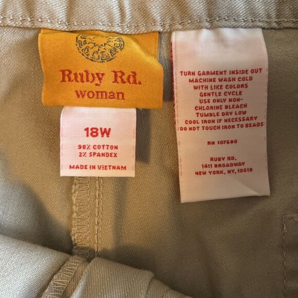 Ruby Rd Capri Pants Women’s 18W Beige Stretch Embellished Leg Semi Elastic Waist - Picture 3 of 11